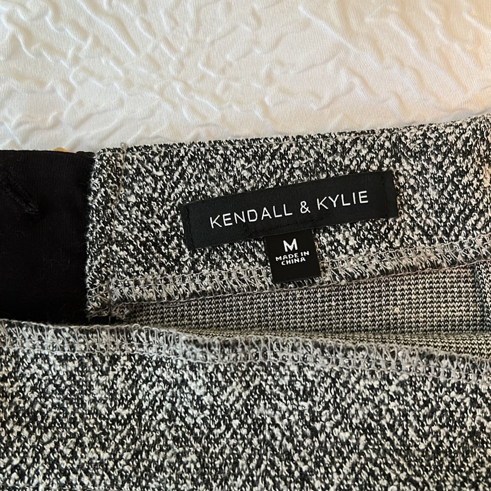 Kendall and Kylie Tweed Skirt - Picture 3 of 3